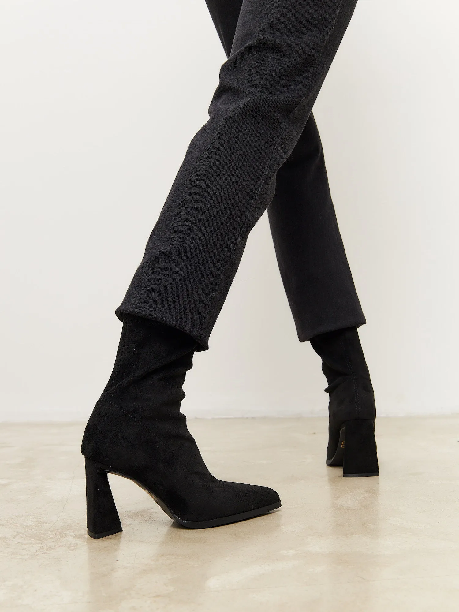 Casual Suede Block Heel Ankle Boots - Black