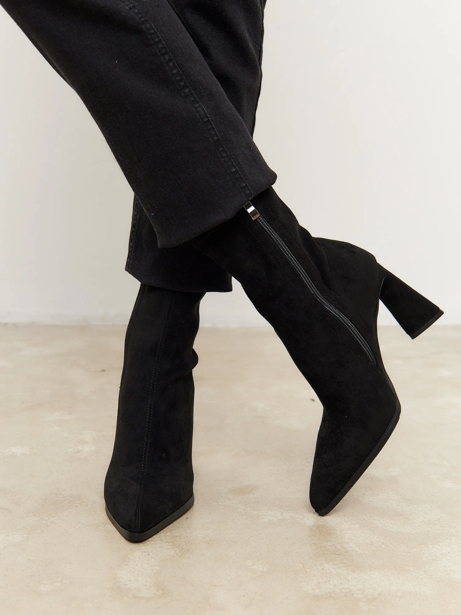 Casual Suede Block Heel Ankle Boots - Black