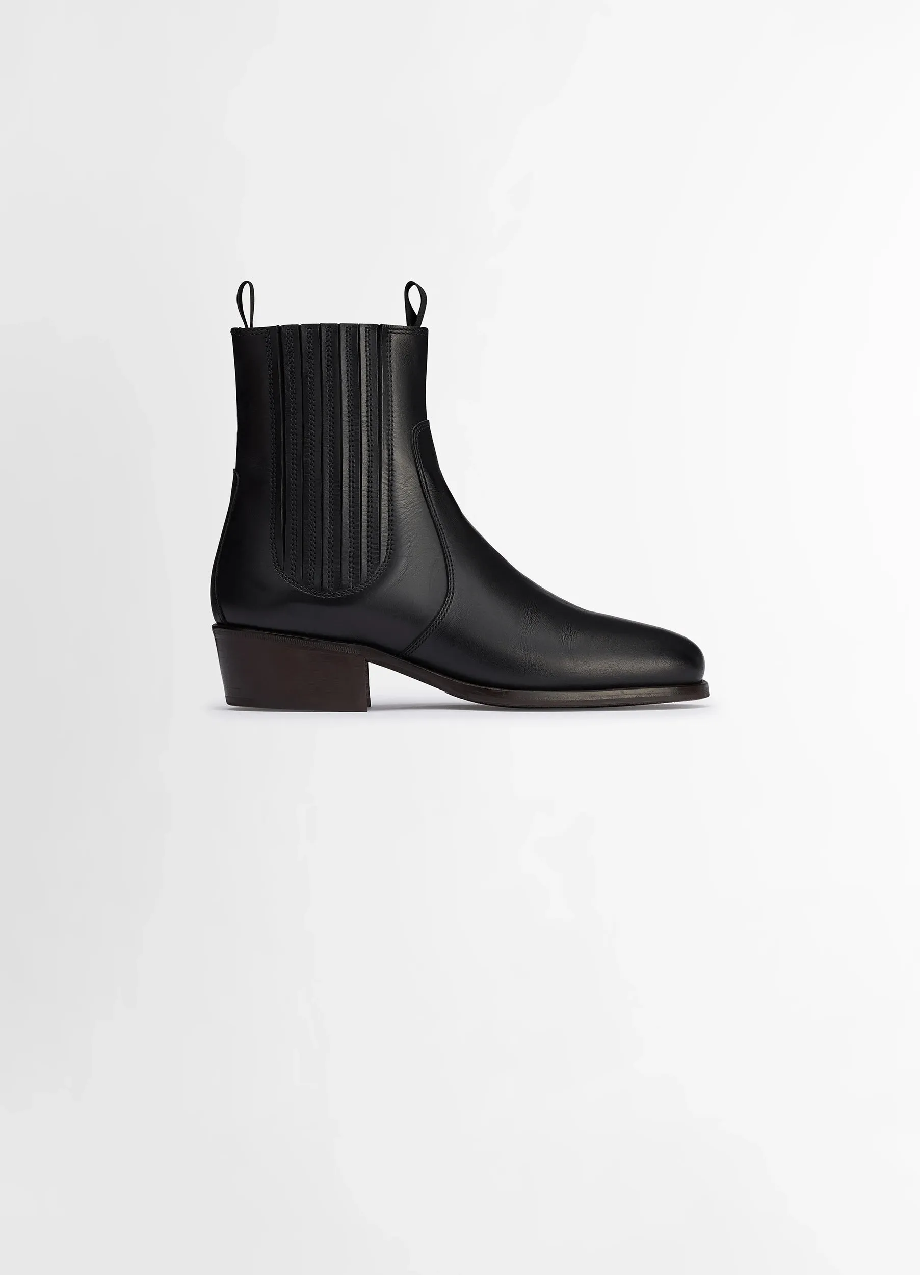 CHELSEA BOOTS