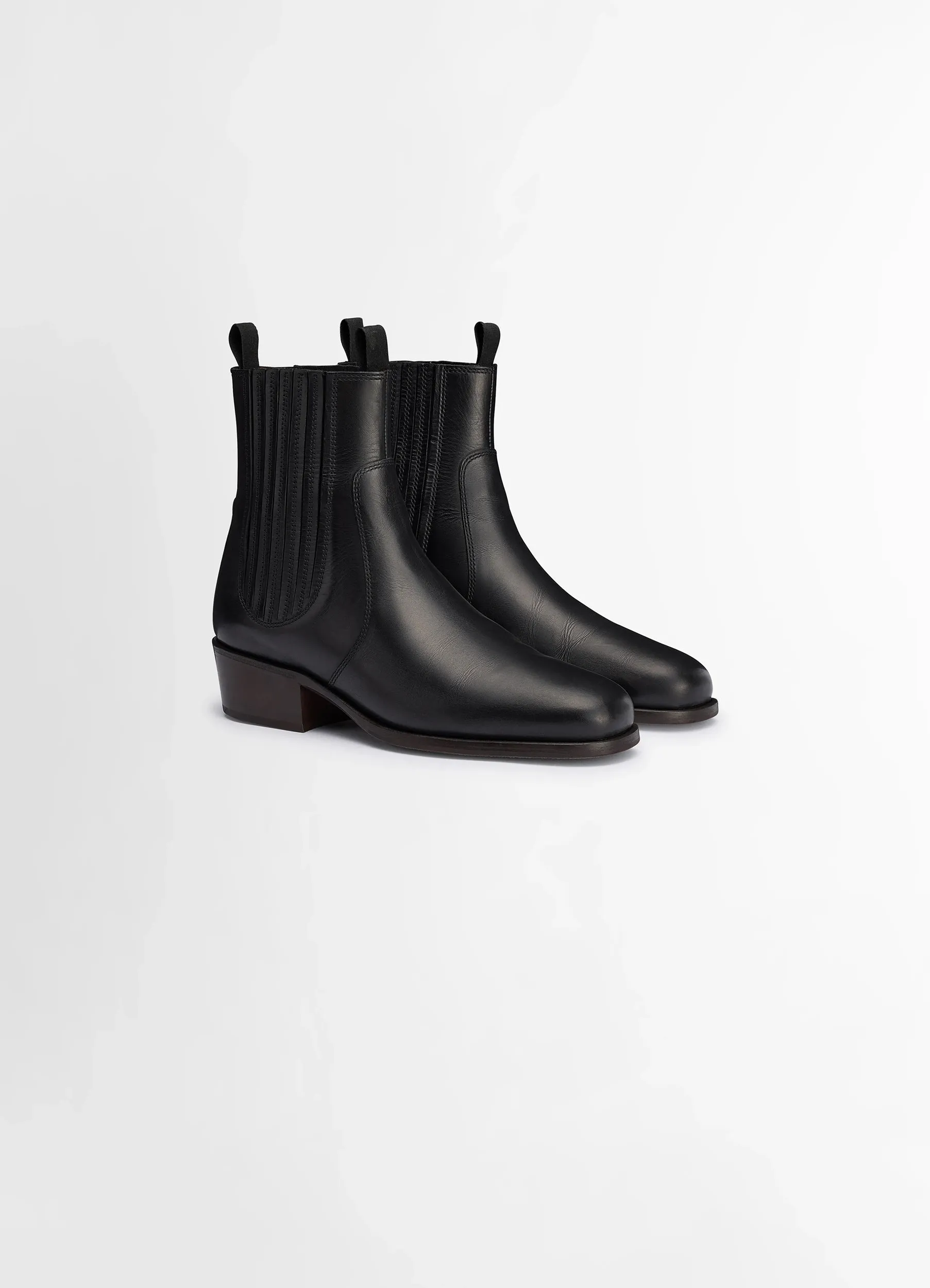 CHELSEA BOOTS