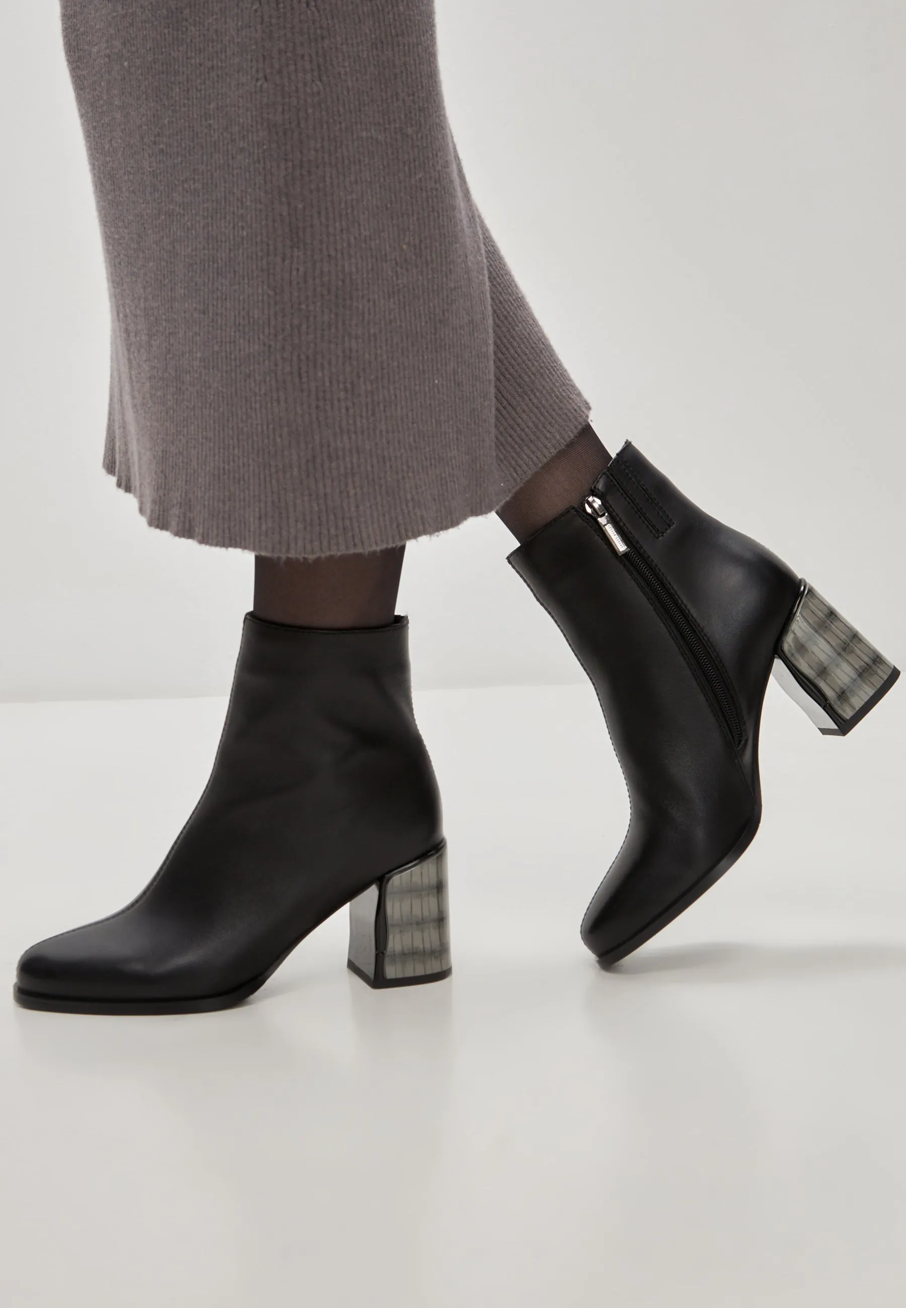 Soft Leather Heel Boots Ella - Black