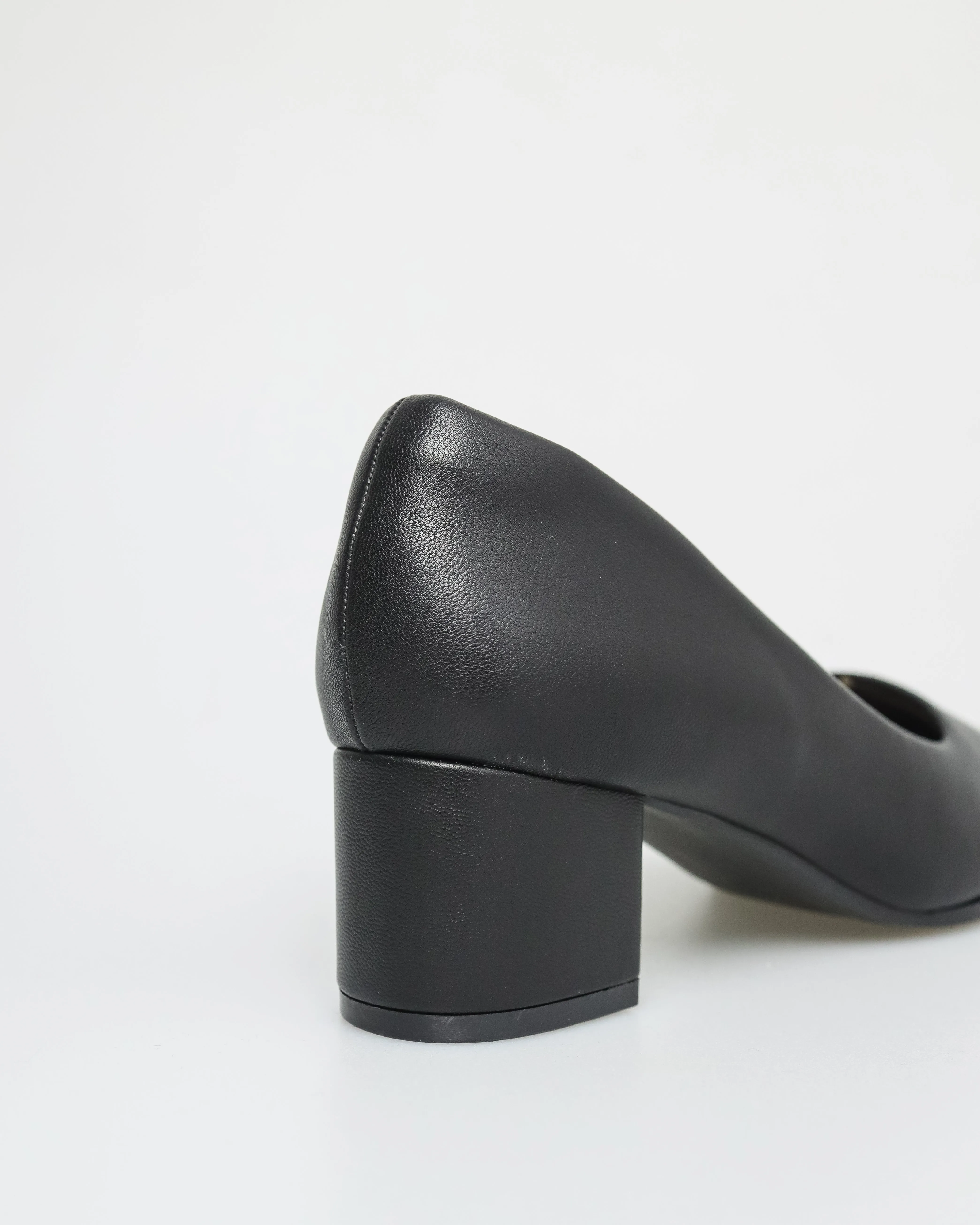 Tomaz NN245 Ladies Pointy Block Heels (Black)