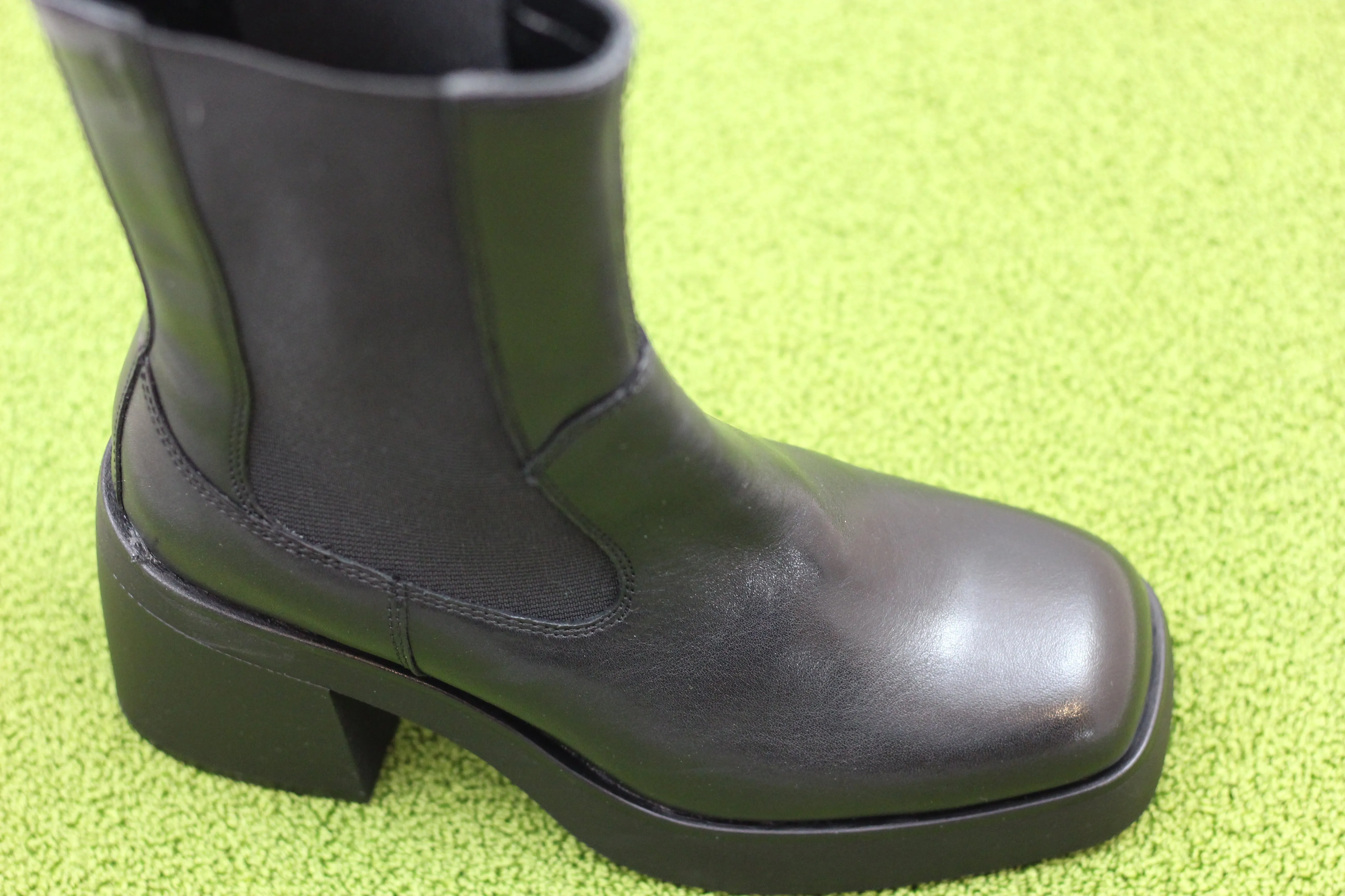 Womens Brooke Chelsea Boot - Black Leather